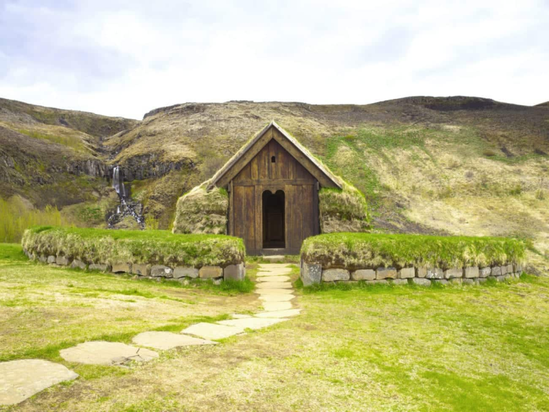 Tracing the Sagas: A Cultural Tour of Iceland’s Viking Heritage